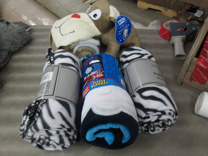 Lot of 4 Polar Fleece Blankets incl...
