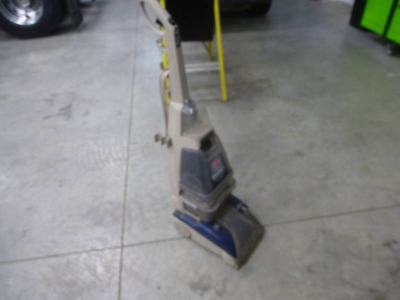 lot 14 image: Hoover Carpet Shampoo Machine