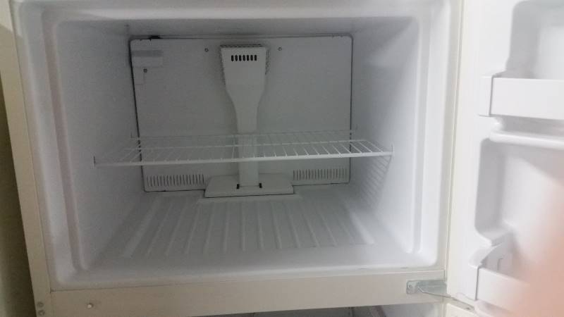 lot 23 image: Whirlpool Bisque Top Freezer Fridge