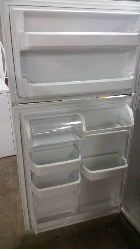 lot 24 image: Maytag White Top Freezer Fridge