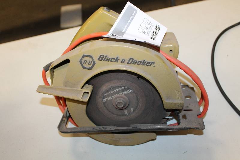 lot 15 image: Black & Decker 7.25in. Circular Saw