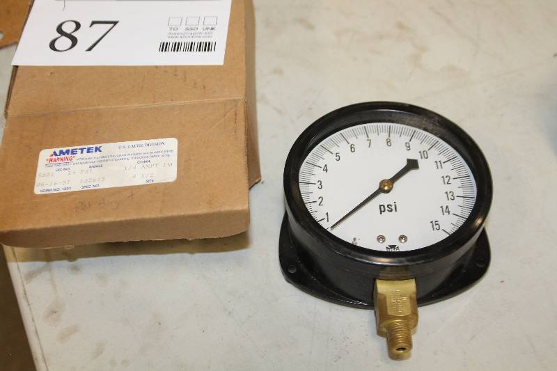 lot 87 image: USO 15 psi Pressure Gauge