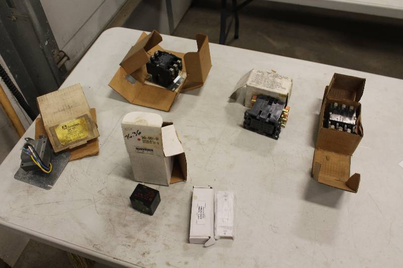 lot 92 image: Lot of (6) Relays, Transformers