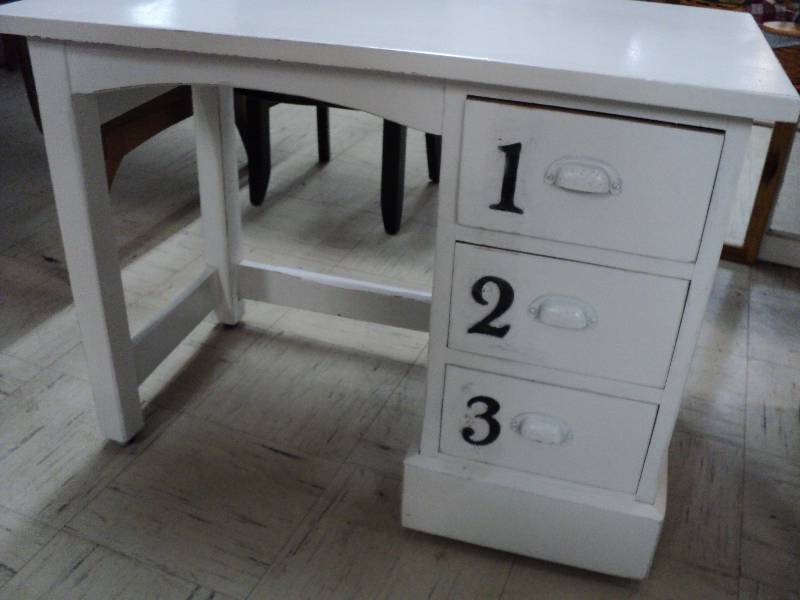 lot 18 image: white painted desk, 27 high, 19wide...