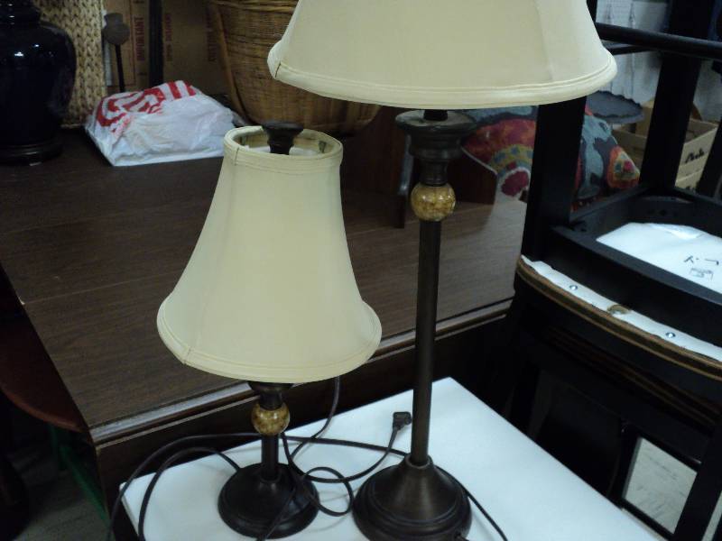 lot 25 image: 2 lamps...