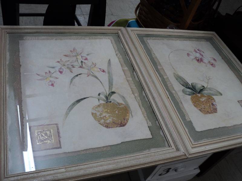 lot 30 image: set of 2 pictures 18x22...