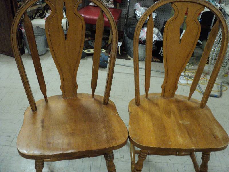 lot 31 image: 2 matching chairs...