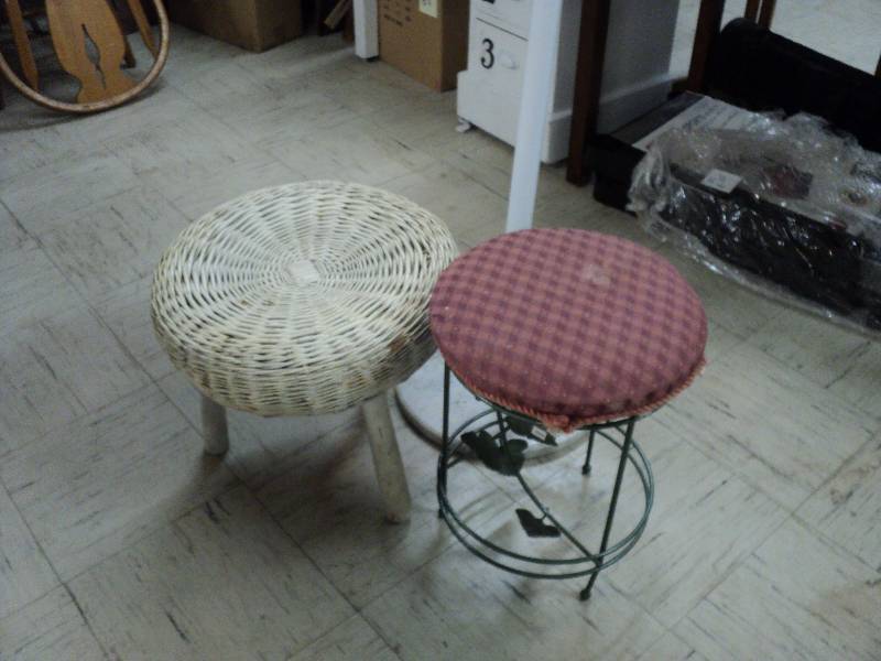lot 49 image: 2 stools and coat tree...
