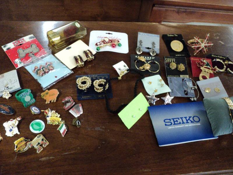 lot 54 image: box of jewelry, pins, and seiko wat...
