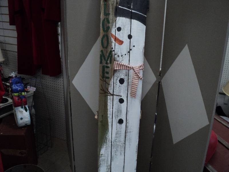 lot 58 image: snowman welcome sign, 5ft 6in tall...