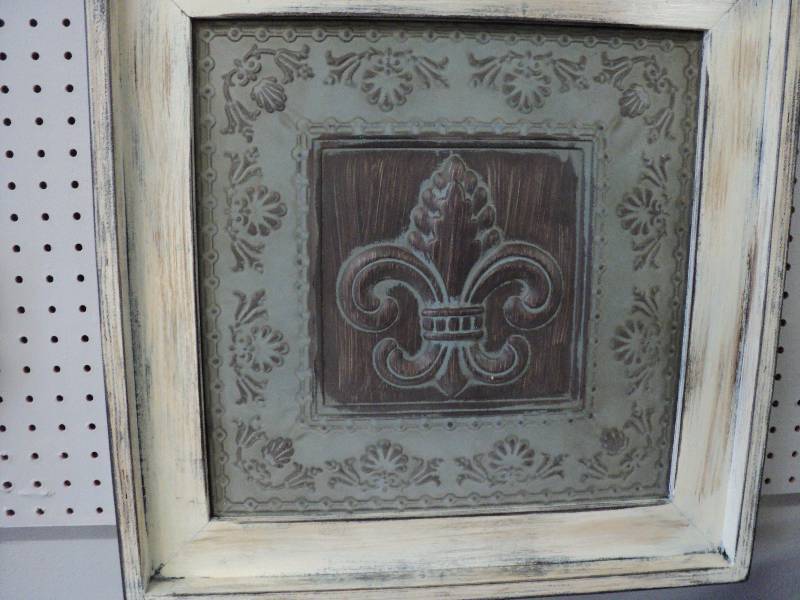 lot 77 image: metal and wood dcor, 21in sq...