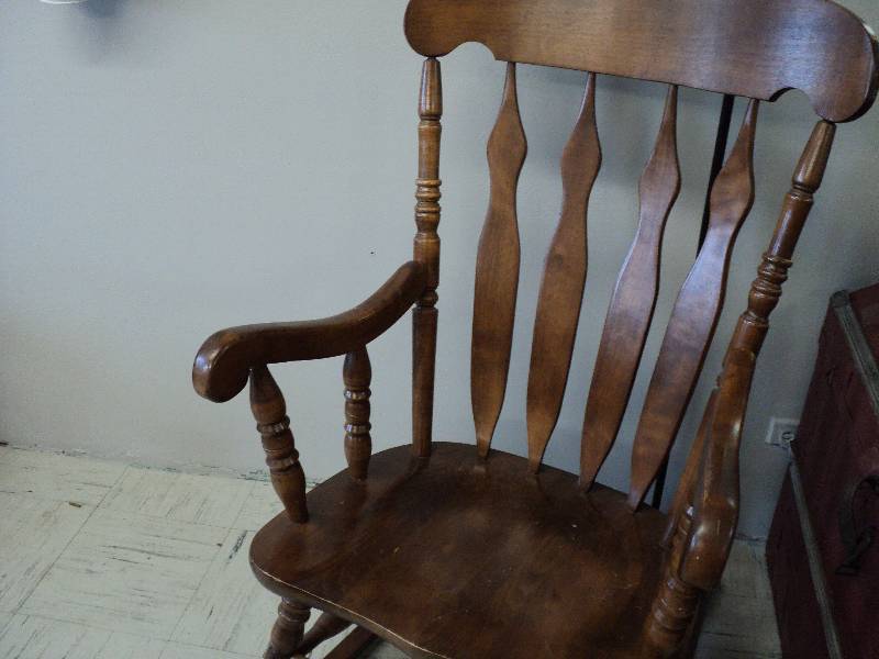 lot 81 image: rocking chair and floor lamp...