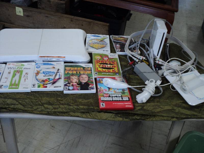 lot 96 image: wii console and games...