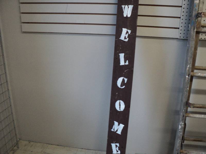 lot 100 image: welcome wooden sign, 5ft 6in tall...