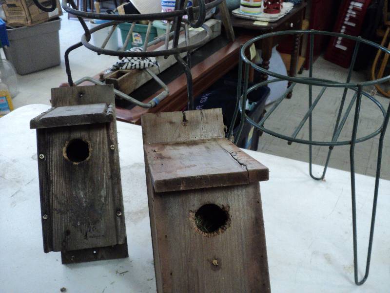 lot 106 image: 2 plant stands and 2 wooden bird fe...