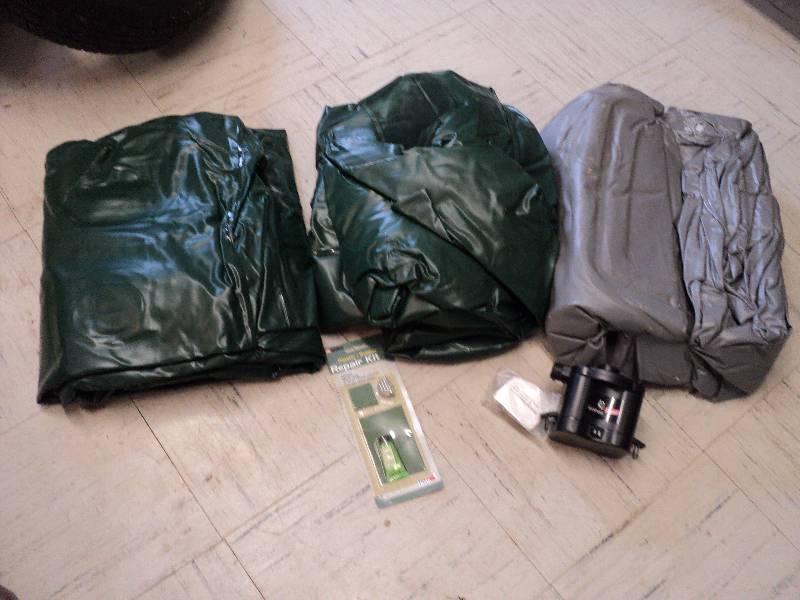lot 113 image: 3 air mattresses in green tub with ...