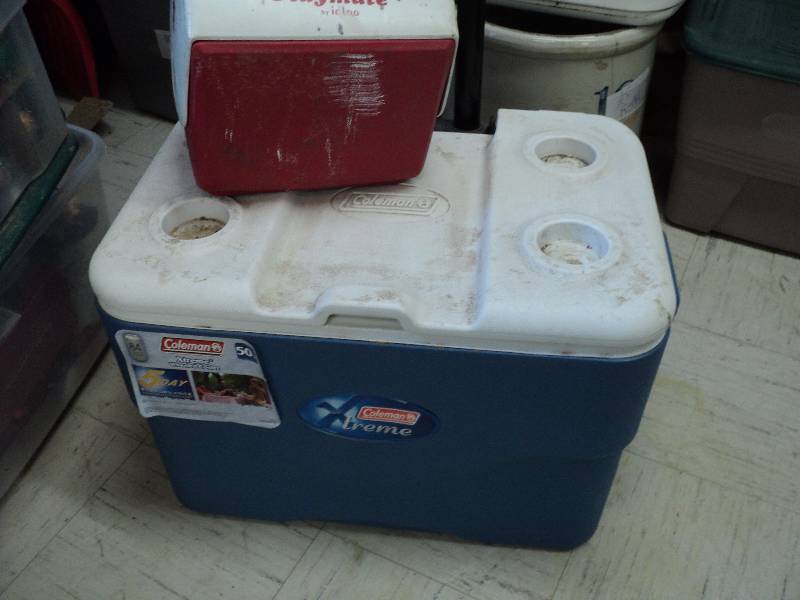 lot 145 image: Coleman cooler on wheels and small ...