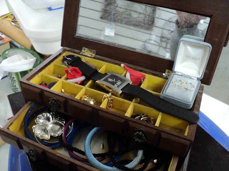 lot 146 image: box of jewelry - 14 kt earrings...