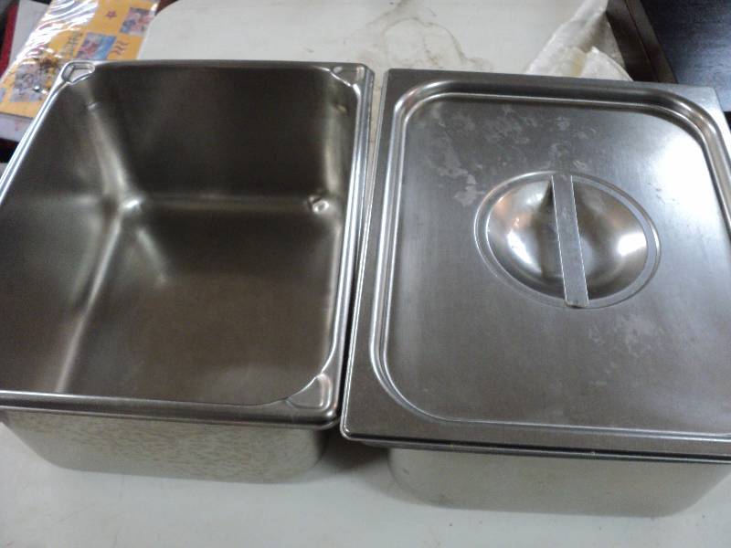 lot 160 image: 2 6 deep 10 x 12 pans and 1 cove...