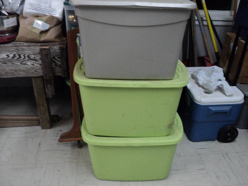 lot 165 image: 3 tubs with covers...