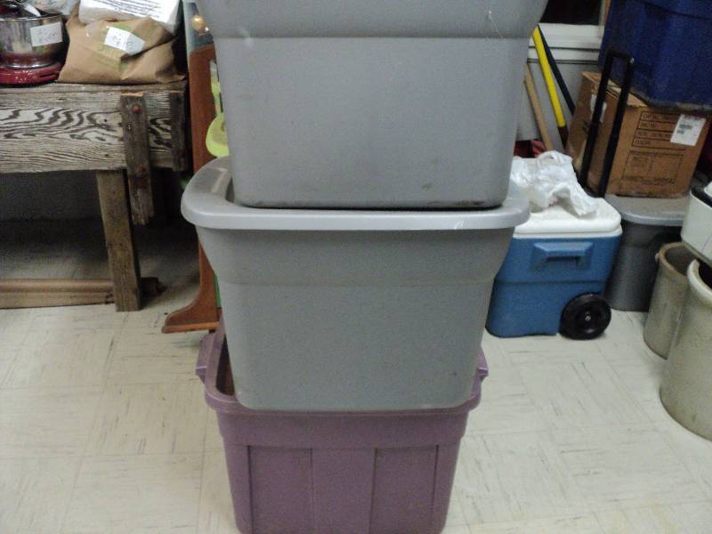 lot 166 image: 3 tubs with covers...