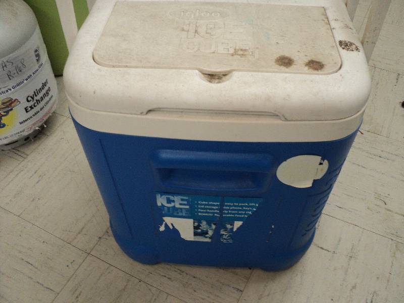 lot 169 image: cooler - needs good cleaning...