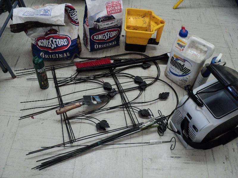 lot 193 image: summer items plus plug-in car coole...
