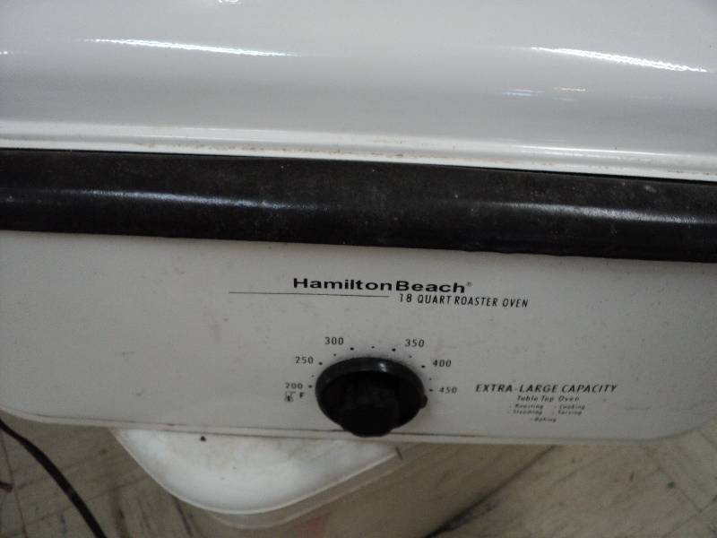 lot 204 image: Hamilton Beach roaster - needs clea...