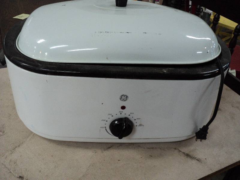 lot 205 image: GE roaster and Hamilton Beach crock...
