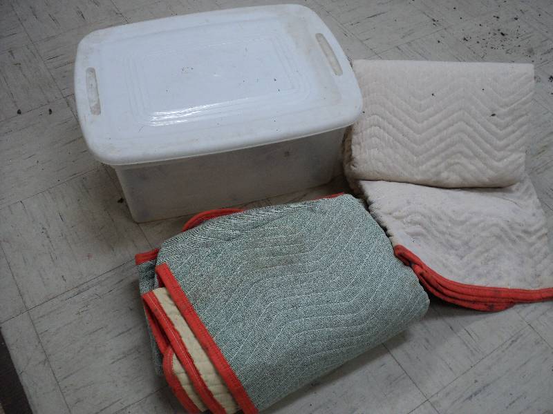 lot 210 image: covered tote with 2 moving blankets...