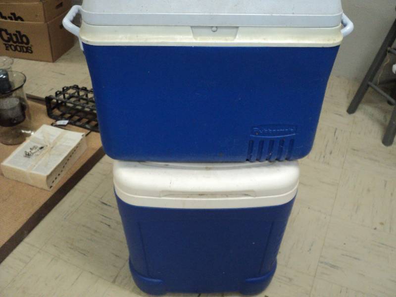 lot 211 image: 2 coolers...
