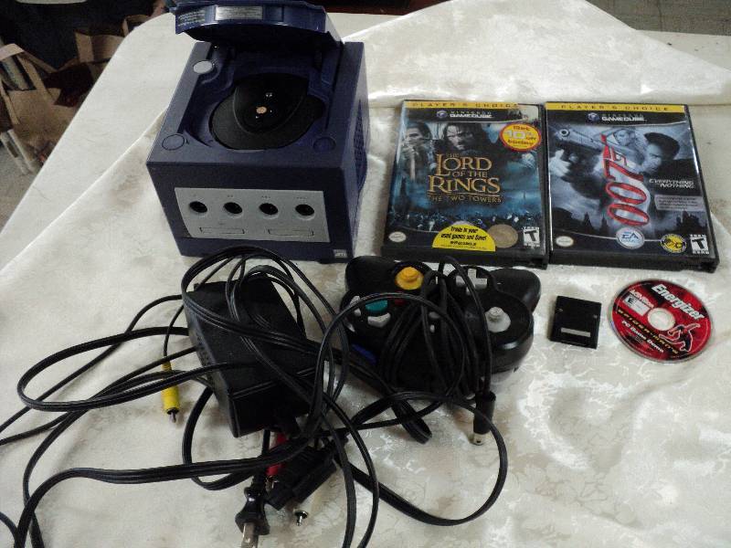 lot 218 image: Nintendo Cube and games...