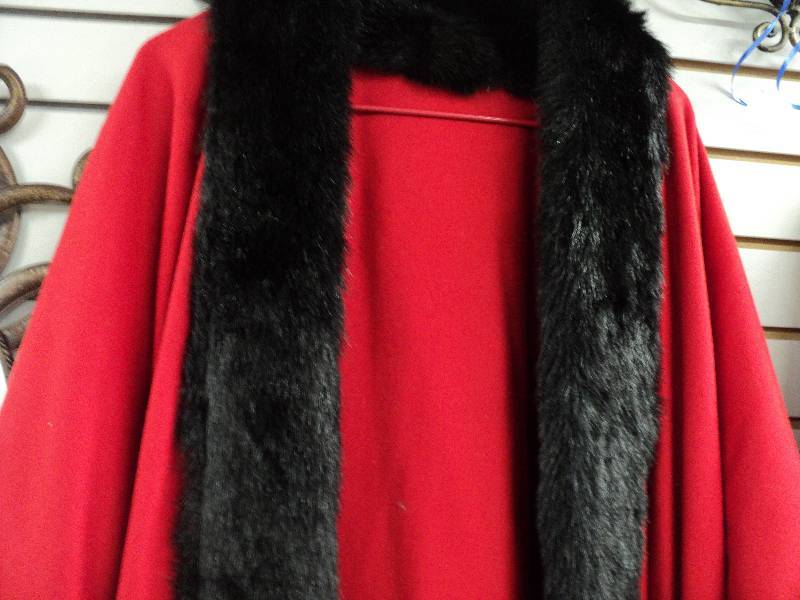 lot 227 image: red ladies cape coat - 1 size fits ...