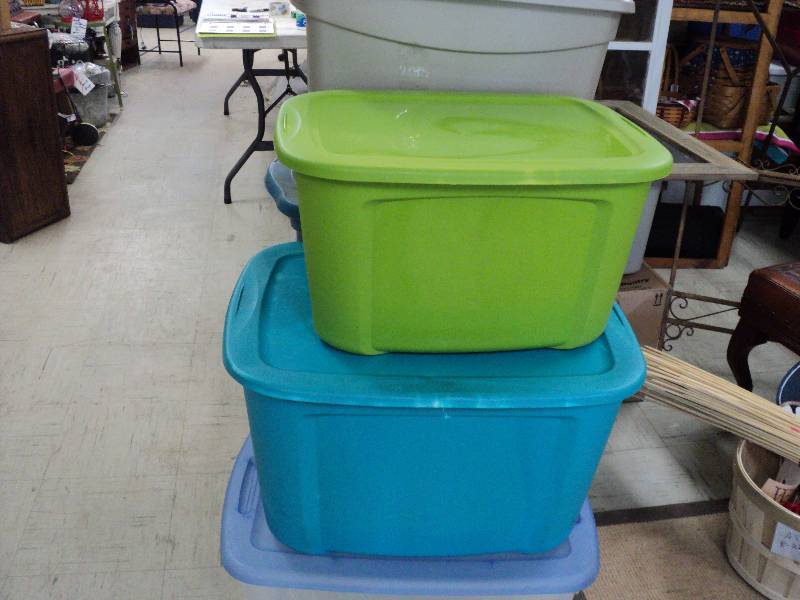lot 234 image: 3 tubs with covers...