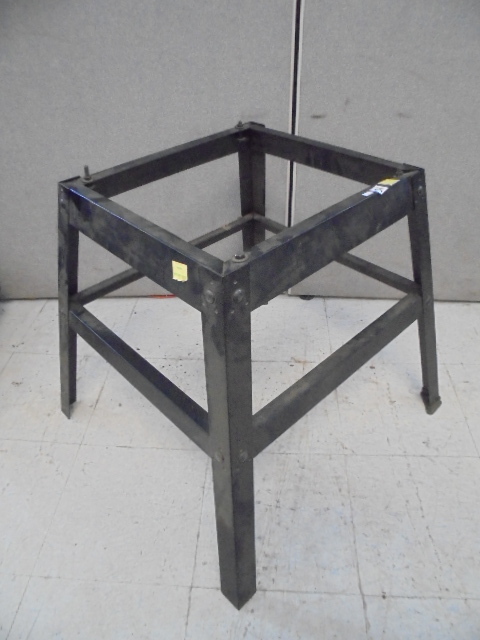 lot 31 image: Metal Stand