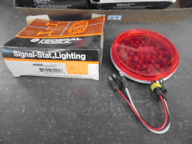 lot 56 image: Signal - Stat Lights