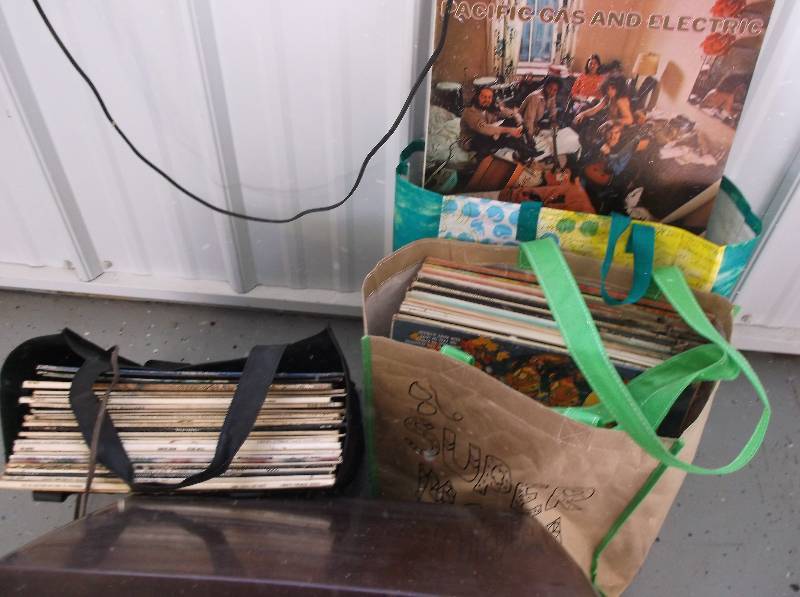 Record player Radio vintage with three bags of Records