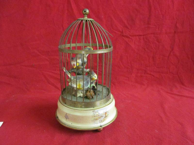 lot 1 image: Vintage music box