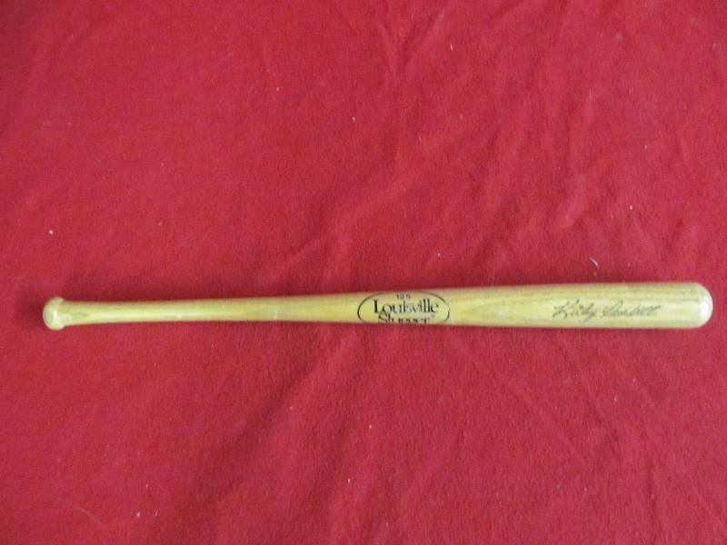 lot 2 image: Kirby Pucket souvenir bat
