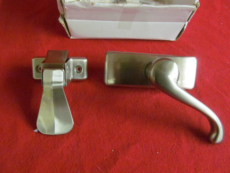 lot 3 image: Regal Deluxe Lever handle
