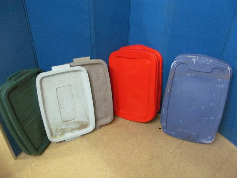 lot 4 image: Storage tote lids