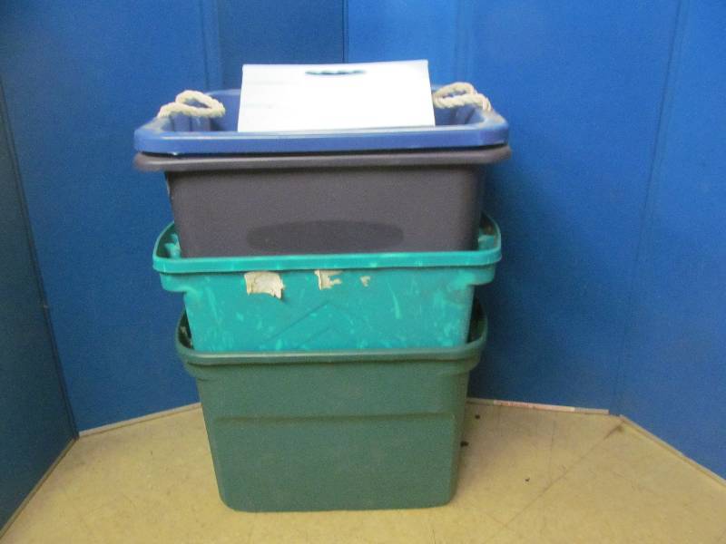 lot 5 image: storage totes