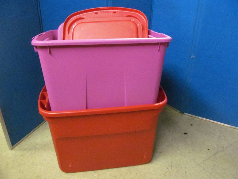 lot 6 image: totes