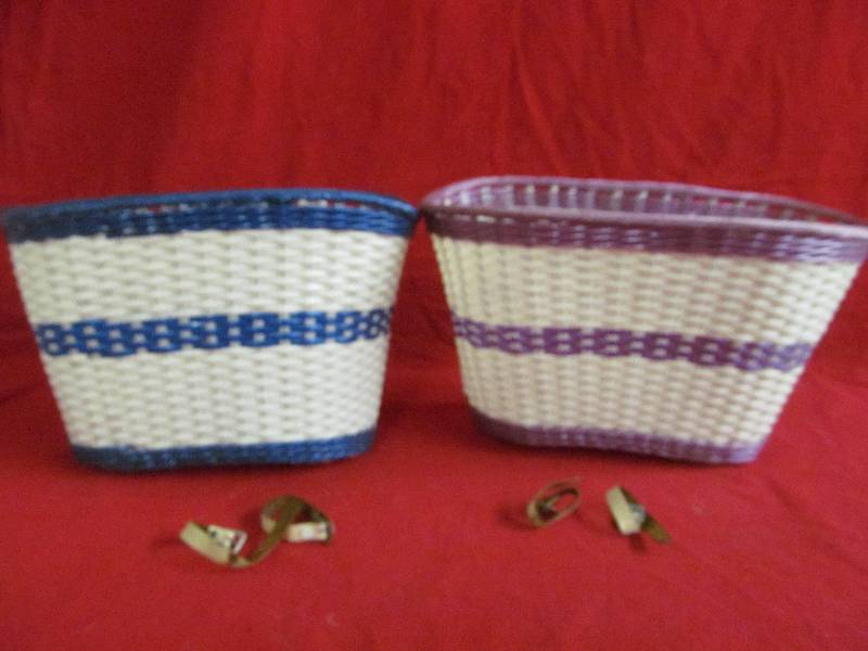 lot 10 image: vintage bicycle baskets