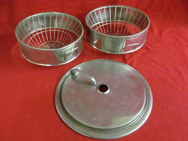 lot 67 image: Egg baskets