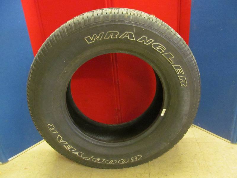lot 70 image: Goodyear Wrangler Tire