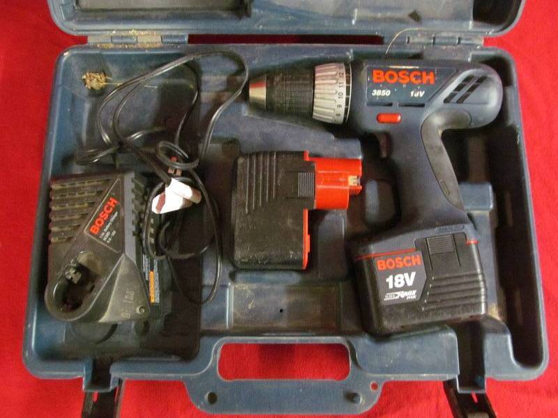 lot 73 image: Bosch drill, charger,batterys