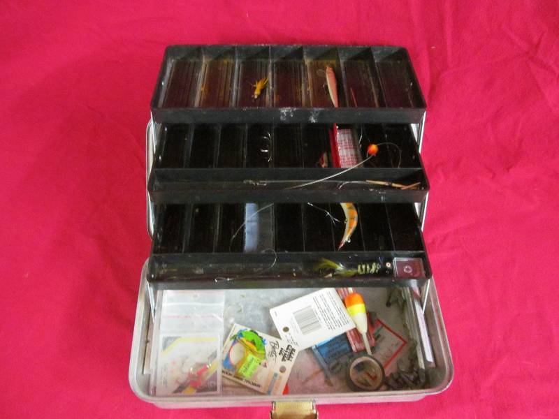 lot 75 image: vintage tackle box