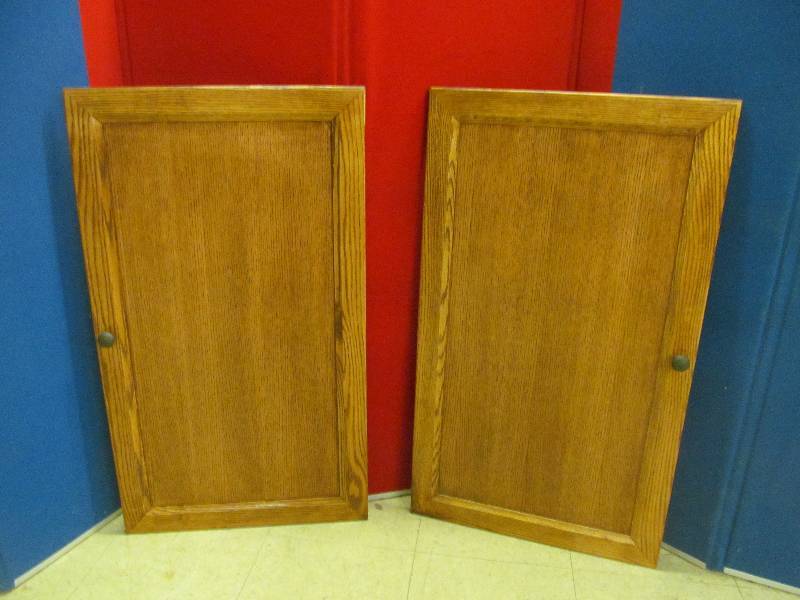 lot 80 image: oak cabinet doors