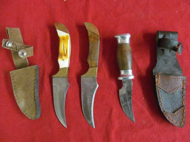 lot 86 image: knives
